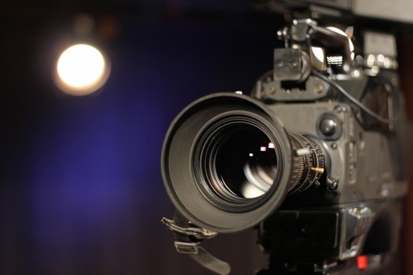 Introducing the Camera for morning announcements © Fotolia / branex